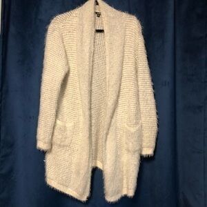 XOXO White Furry cardigan ! 🐩